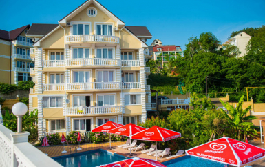 Открытый бассейн - отель Арина